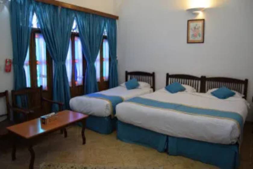 هتل لاله یزد - اتاق سه تخته زیرزمین