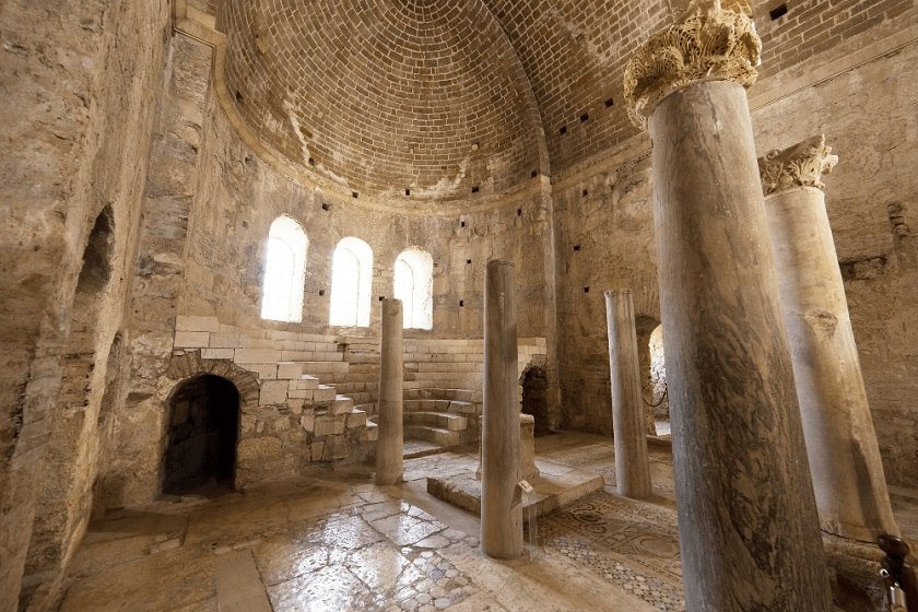 شبستان اصلی (Nave)