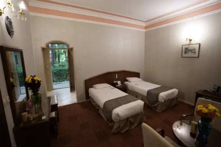 هتل صفائیه یزد - اتاق دو تخته تویین هتل باغ