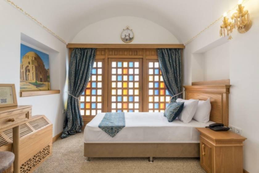 هتل کاروانسرای وکیل کرمان (کاروانیکا) - اتاق یک تخته باغ (اقامت با صبحانه)