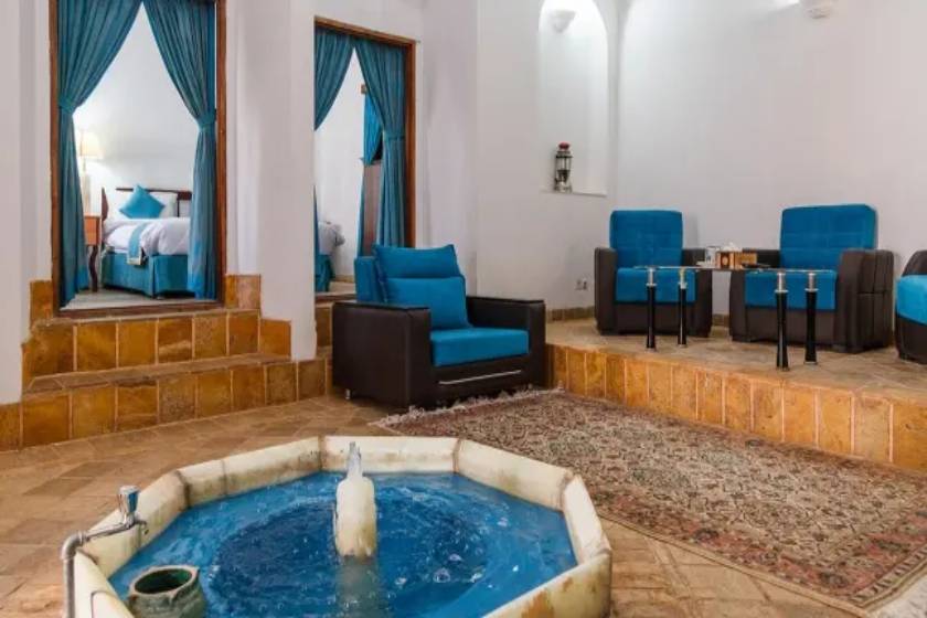 هتل لاله یزد - سوئیت سه تخته حوض‌خانه
