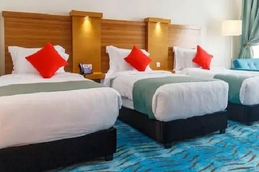 هتل بین المللی کیش - اتاق سه تخته تویین رو به دریا