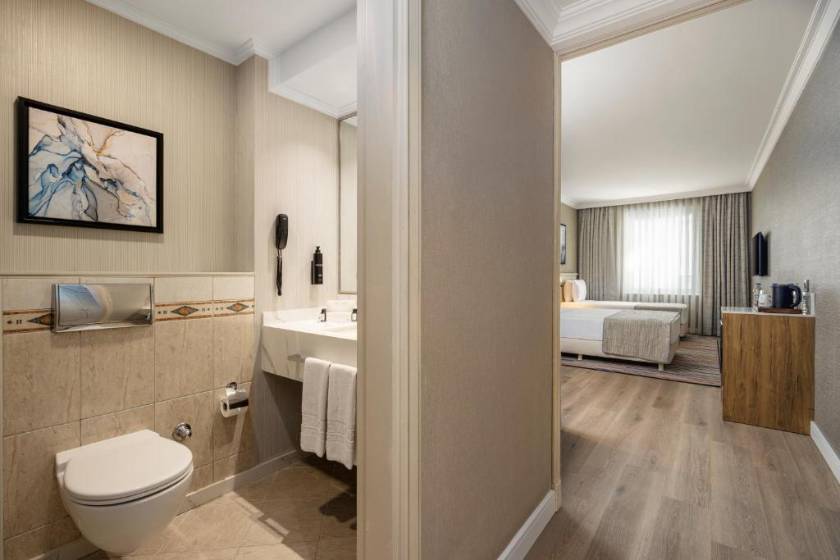 Elite World Comfy Istanbul Taksim - Trendy Triple - 1 King + 1 Single