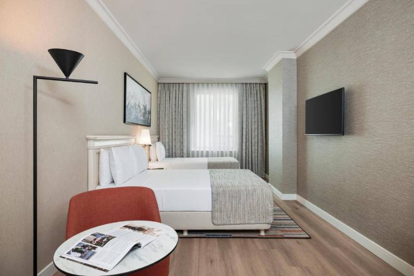 Elite World Comfy Istanbul Taksim - Trendy Triple - 1 King + 1 Single