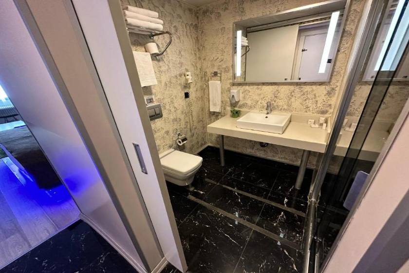 Tempo Suites Airport - Standard Double or Twin Room