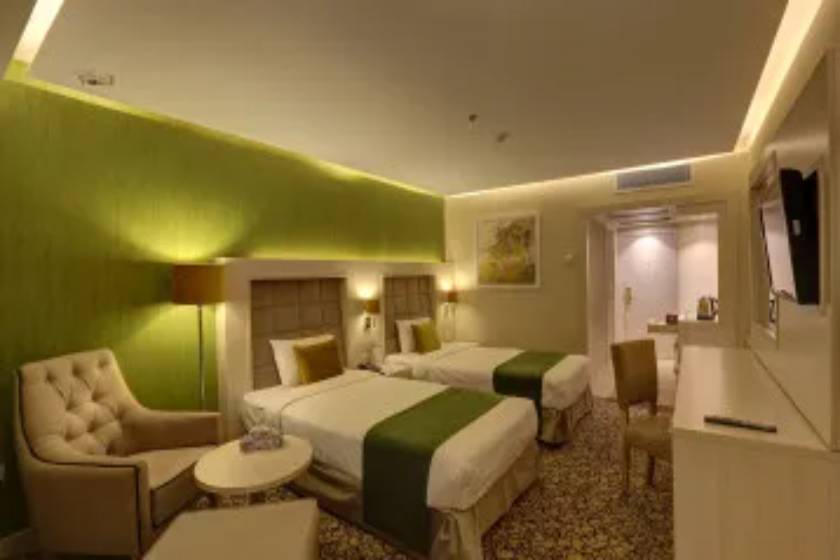 هتل پارسیان انقلاب تهران - اتاق دوتخته توئین - اقامت8 ساعت( بین ساعت6 الی18)