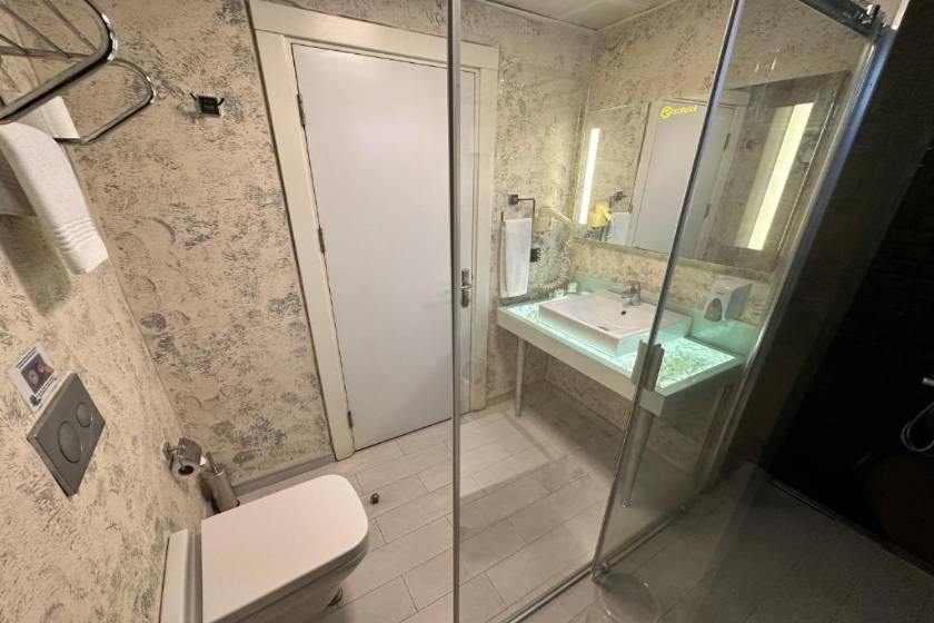 Tempo Suites Airport - Standard Double Room with Extra Bed