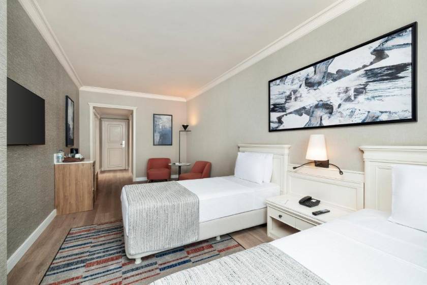 Elite World Comfy Istanbul Taksim - Trendy Room with 2 Single Beds