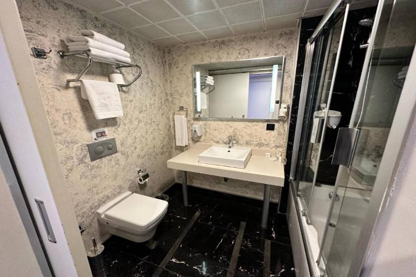 Tempo Suites Airport - Standard Twin Room