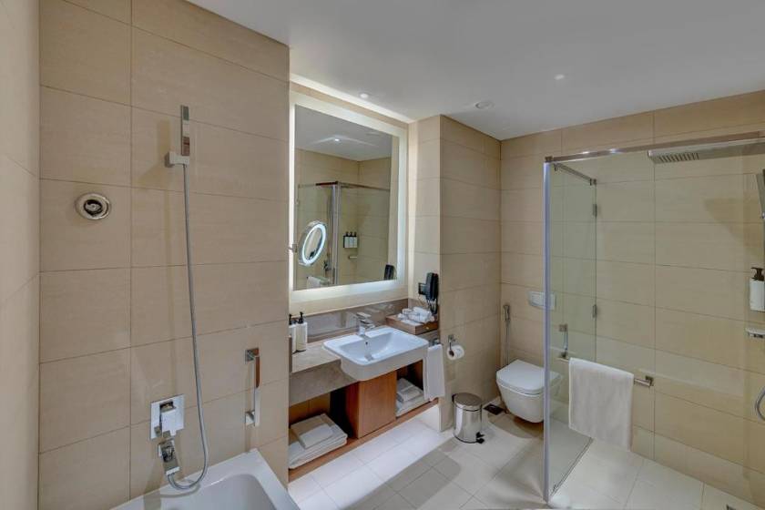 Crowne Plaza Muscat OCEC by IHG - Premium King Room with Garden View - Lounge Access