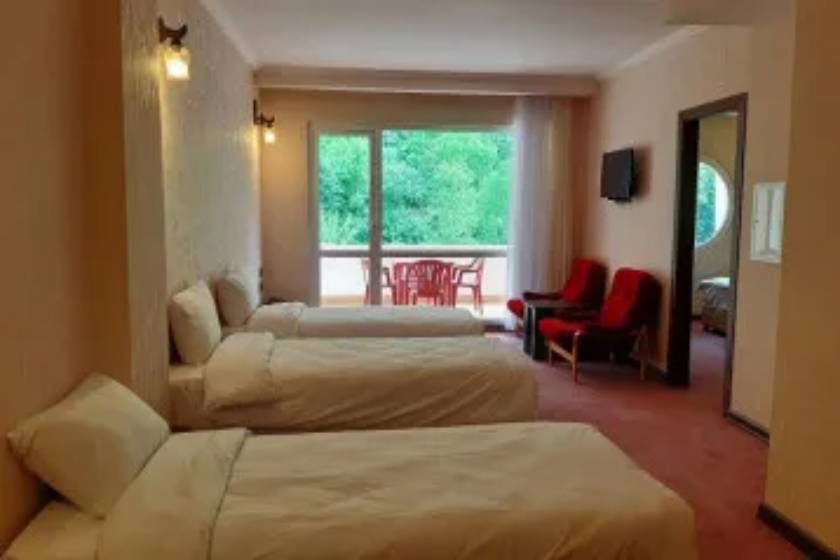 هتل شهرزاد لاهیجان - سوئیت پنج تخته خانواده رو به جنگل (اقامت با صبحانه)