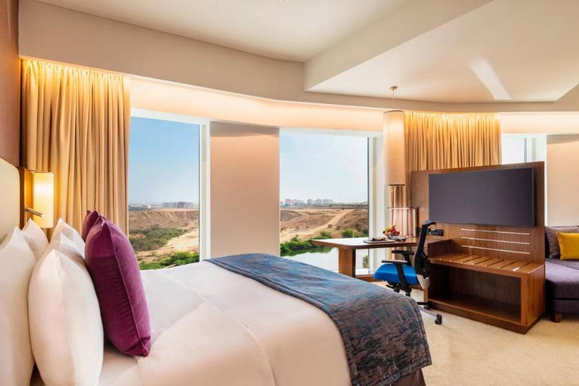 Crowne Plaza Muscat OCEC by IHG - Junior King Suite with Garden View and Lounge Access
