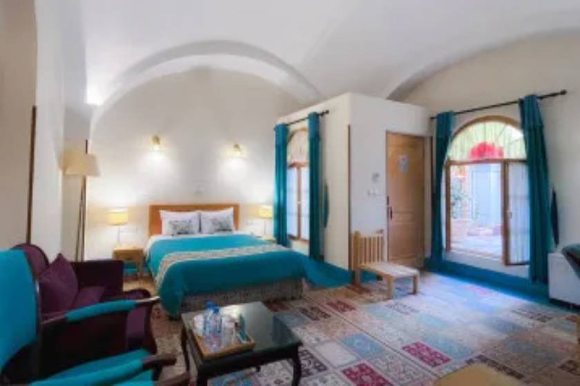 هتل داد یزد - اتاق دو تخته دبل اندرونی (اقامت با صبحانه)