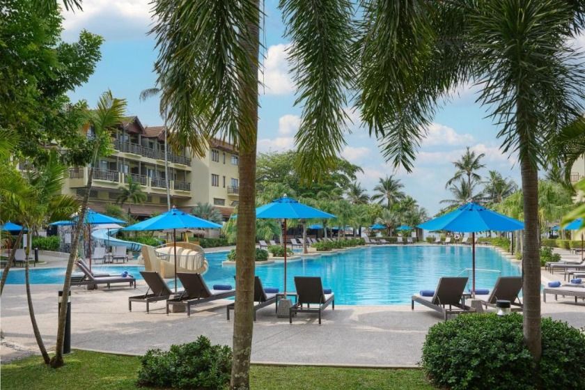 Phuket Marriott Resort & Spa Merlin Beach Phuket - Larger Guest room, 1 King, Pool view, Terrace