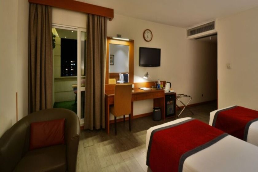 هتل الیزه شیراز - اتاق دو تخته جدا از هم تراس دار