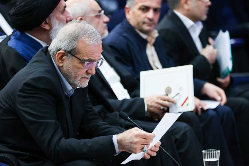 رییس جمهور فاز نخست مجتمع گردشگری چغاخور چهارمحال و بختیاری را افتتاح کرد