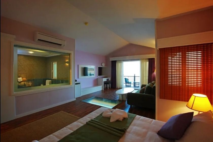 هتل ترنج کیش - سوئيت امپريال پنج نفره