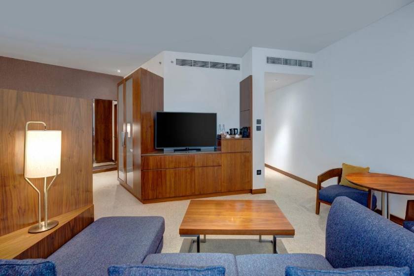 Crowne Plaza Muscat OCEC by IHG - Junior King Suite with Garden View and Lounge Access