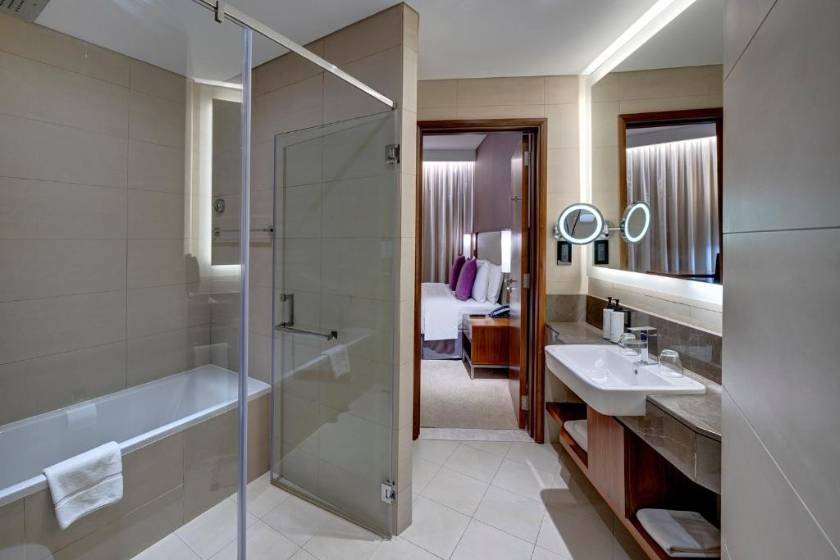 Crowne Plaza Muscat OCEC by IHG - Junior King Suite with Garden View and Lounge Access