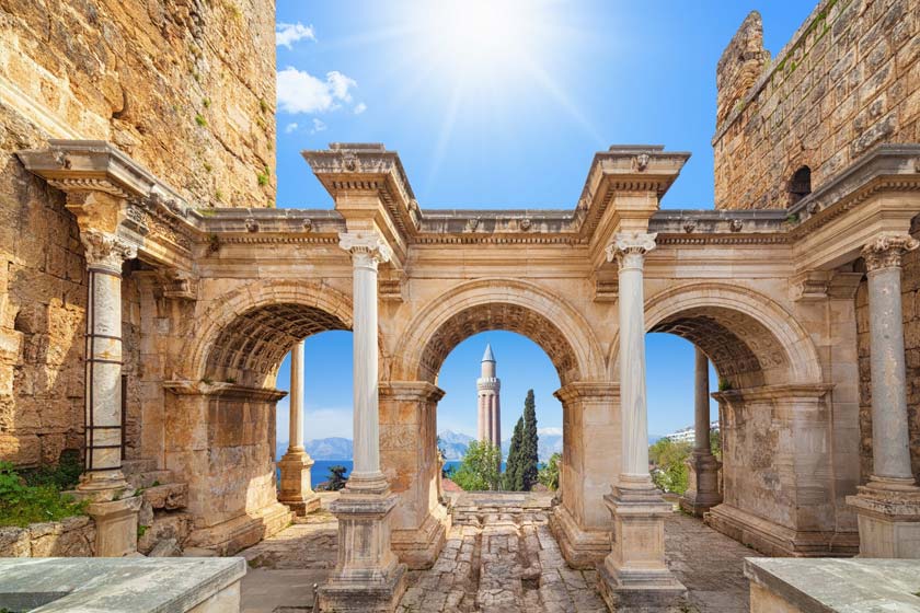 . دروازه هادریان 