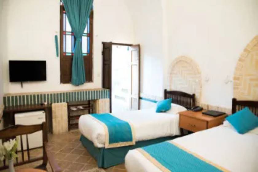 هتل لاله یزد - اتاق دو تخته تویین همکف