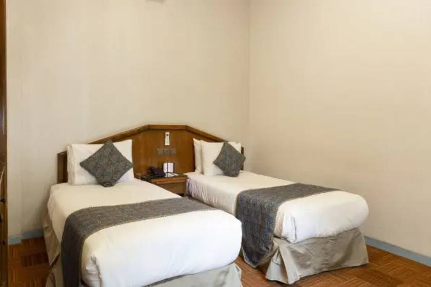 هتل صفائیه یزد - اتاق دو تخته تویین ساختمان اصلی