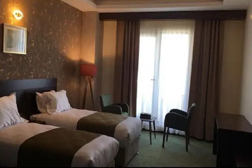 هتل لیلیوم کیش - اتاق سه تخته VIP