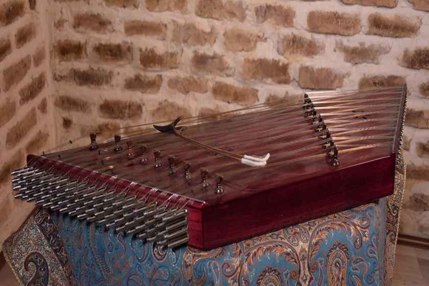 سنتور. منبع عکس: وبسایت collegemusic.co. عکاس: نامشخص