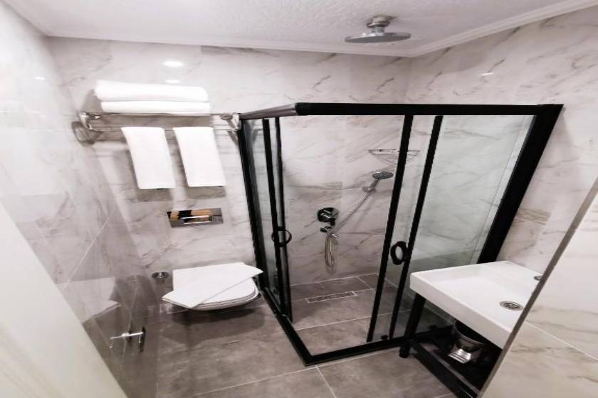 Luxx Garden Hotel - Deluxe King Room