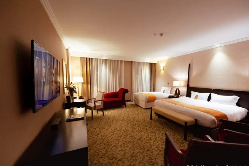 هتل اسپیناس پالاس تهران - اتاق رویال فامیلی سه تخته EF