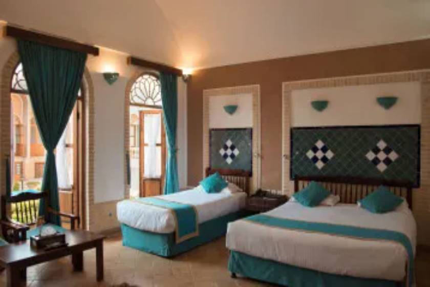 هتل لاله یزد - سوئیت دو تخته دبل پنج دری (اقامت با صبحانه)