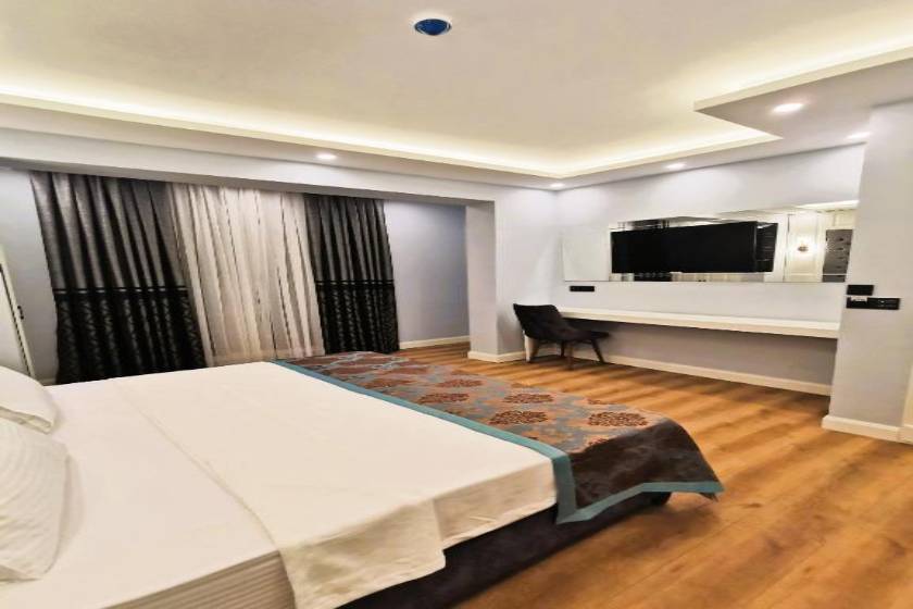 Luxx Garden Hotel - Deluxe King Room