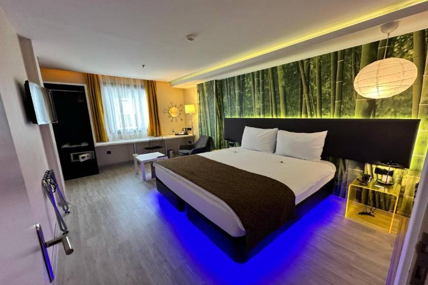 Tempo Suites Airport - Standard Double or Twin Room