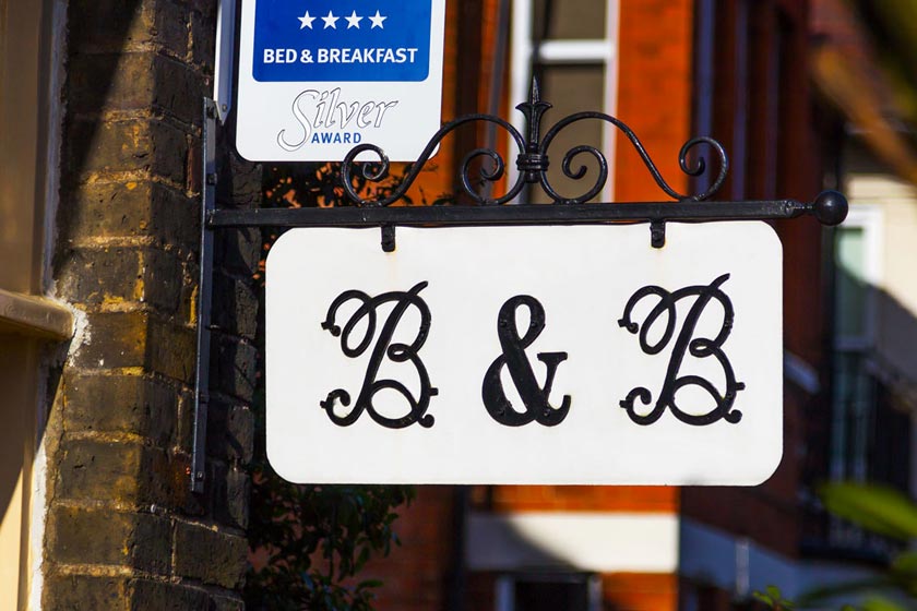 خدمات اتاق به‌همراه صبحانه - (Bed and Breakfast)BB 