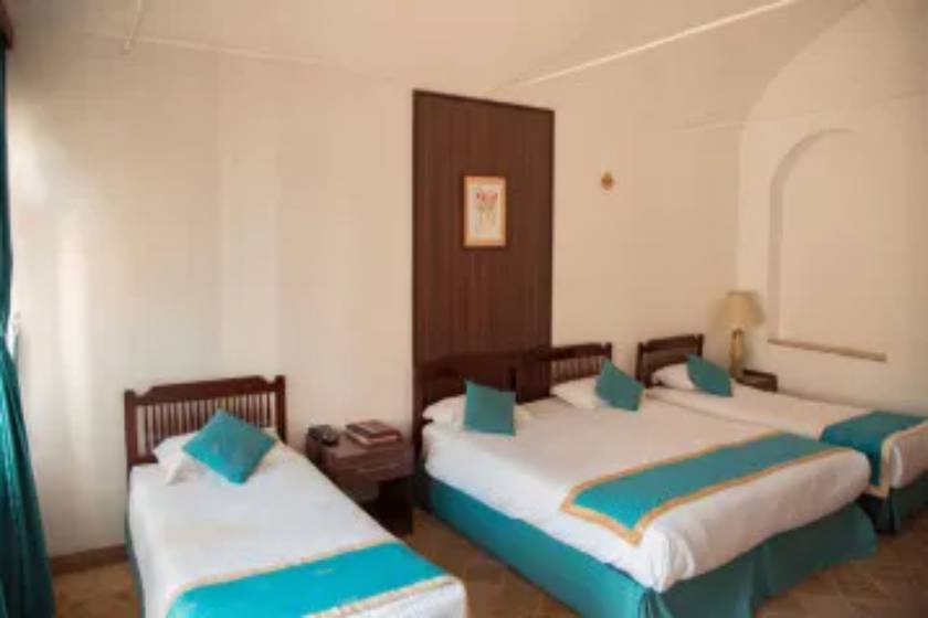 هتل لاله یزد - اتاق چهار تخته (اقامت با صبحانه)
