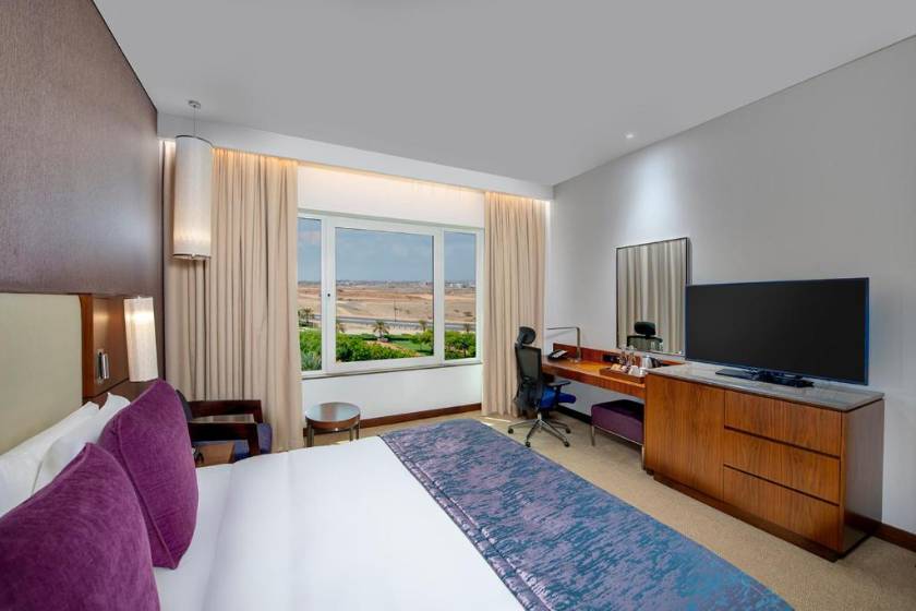 Crowne Plaza Muscat OCEC by IHG - Standard King Room with Garden View