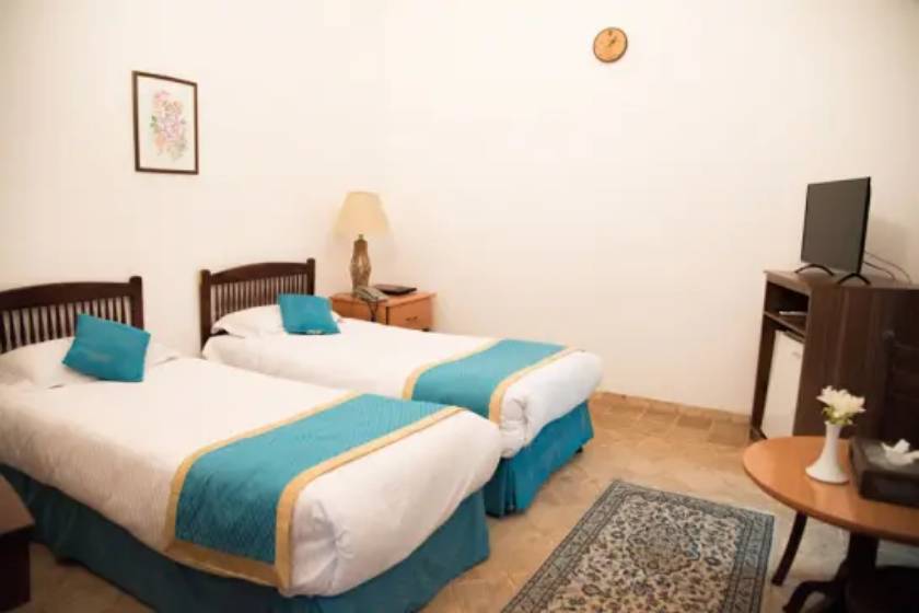هتل لاله یزد - اتاق دو تخته تویین زیر زمین