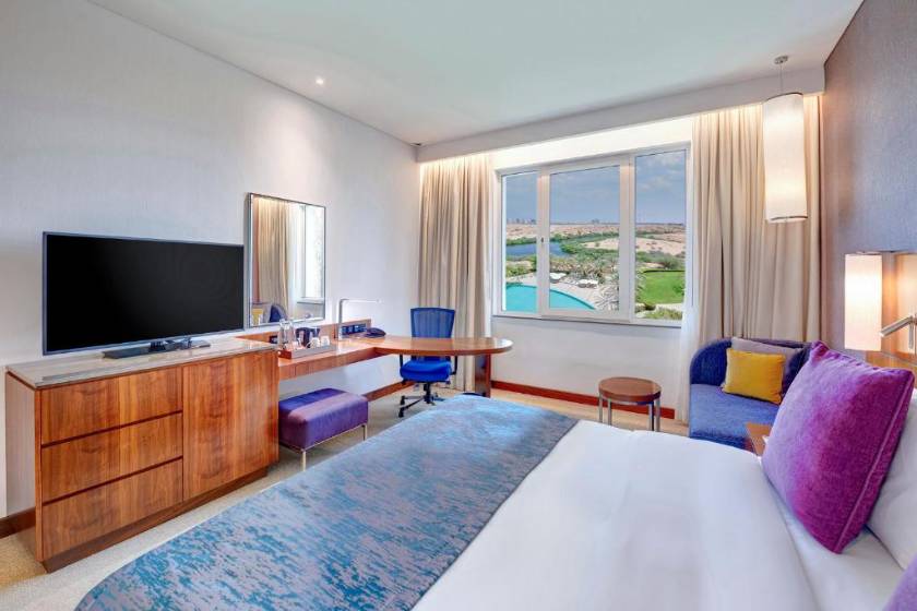 Crowne Plaza Muscat OCEC by IHG - Premium King Room with Garden View - Lounge Access