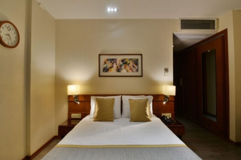 هتل الیزه شیراز - اتاق دوتخته دبل ویو کوه