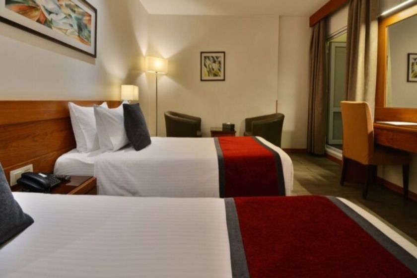 هتل الیزه شیراز - اتاق دو تخته جدا از هم تراس دار