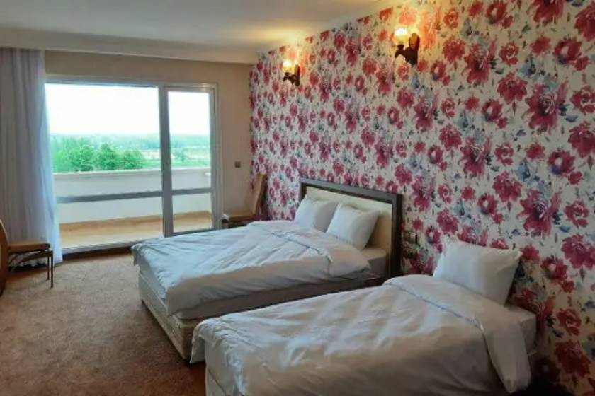 هتل شهرزاد لاهیجان - اتاق سه تخته رویال جنگل (اقامت با صبحانه)