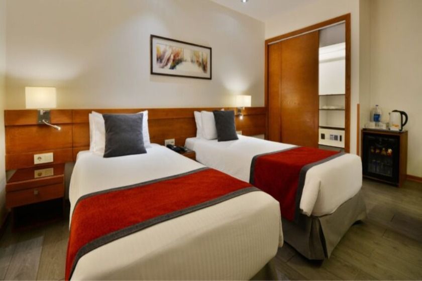 هتل الیزه شیراز - اتاق دوتخته جدا از هم استاندارد