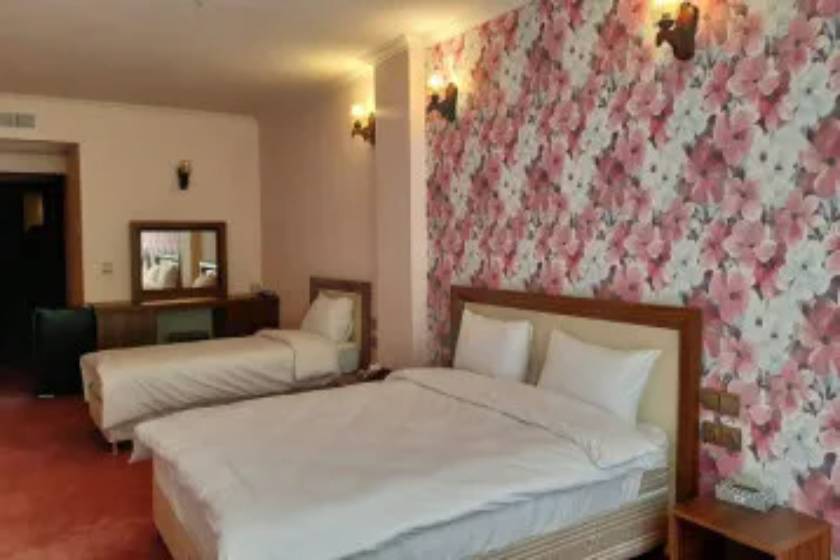 هتل شهرزاد لاهیجان - اتاق سه تخته فمیلی روبه جنگل (اقامت با صبحانه)