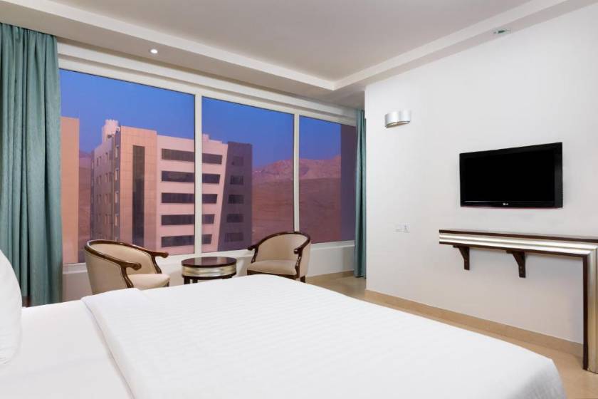 Sea Pearl Hotel - Deluxe King Suite