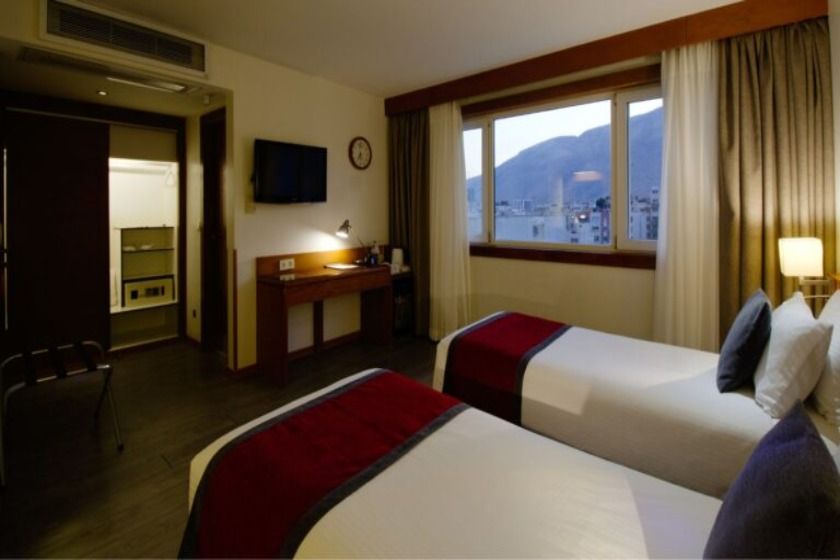 هتل الیزه شیراز - اتاق دوتخته جدا از هم ویو کوه