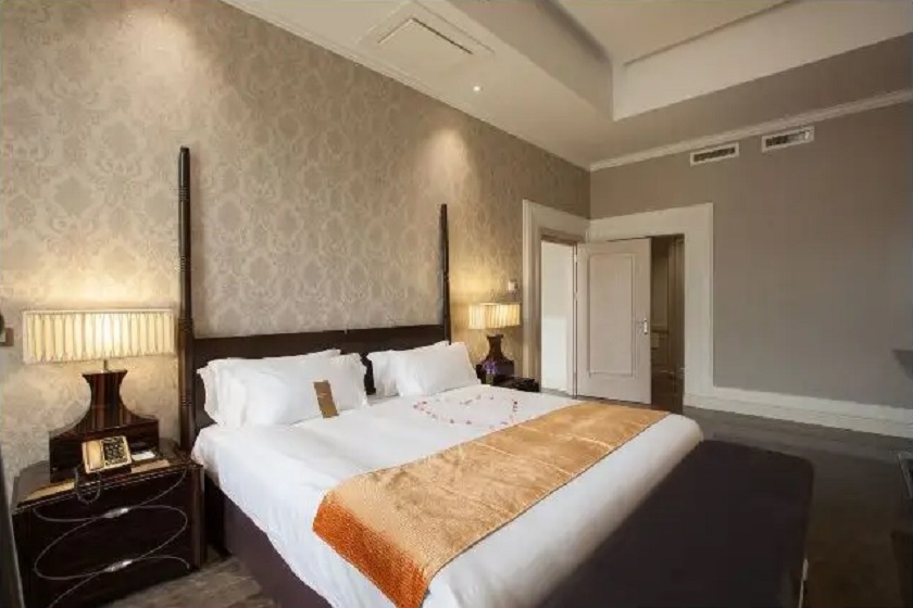 هتل اسپیناس پالاس تهران - اتاق رویال فمیلی بالکن دار PF