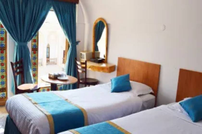 هتل لاله یزد - اتاق دو تخته تویین همکف