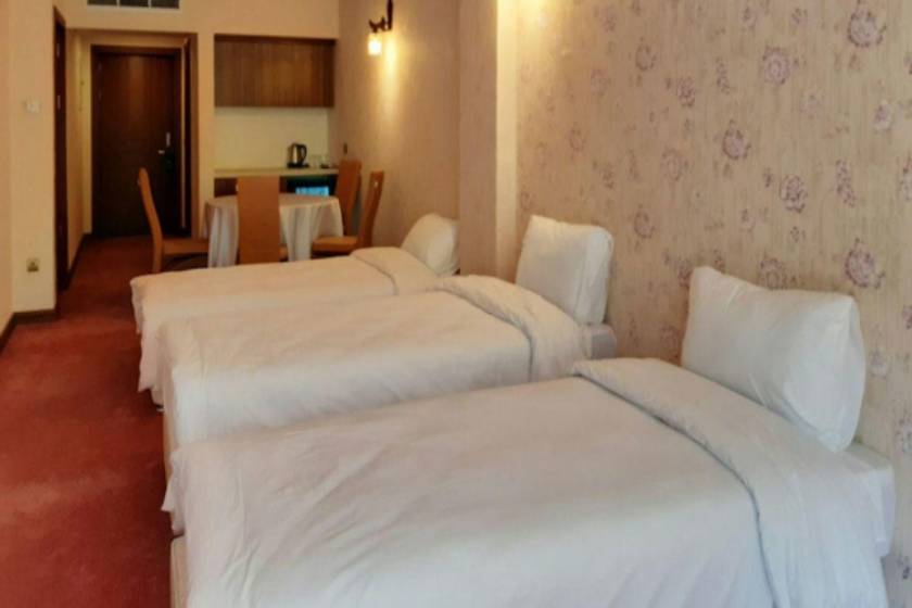 هتل شهرزاد لاهیجان - اتاق سه تخته رو به محوطه(سینگل) (اقامت با صبحانه)