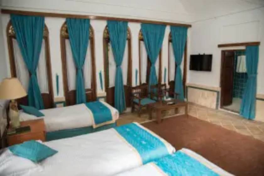 هتل لاله یزد - سوئیت شش تخته فرنگی