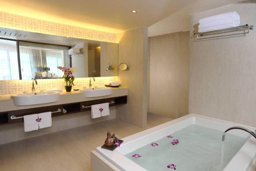Le Meridien Phuket Beach Resort  Phuket - Deluxe Suite, 1 Bedroom Suite, Oceanfront, Balcony